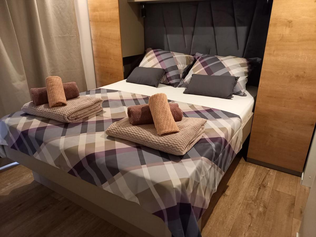 Mobile Home Agava 2 บีโอกราดนาโมรู ภายนอก รูปภาพ